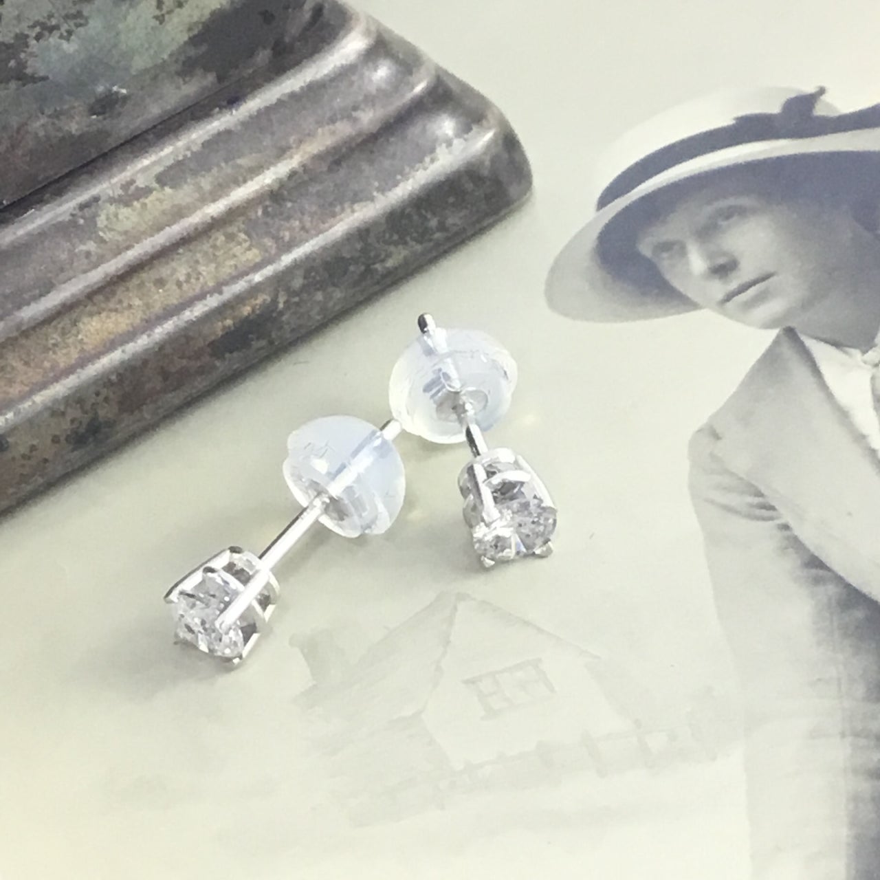 Heirloom earrings discount